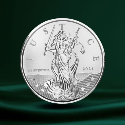 Studiobilde av Gibraltar Lady Justice sølvmynt 1 oz Proof Like, et produkt fra Scottsdale Mint i 1 oz .999 Silver, foretrukket av kunder som vil ha lav pris på sølv.